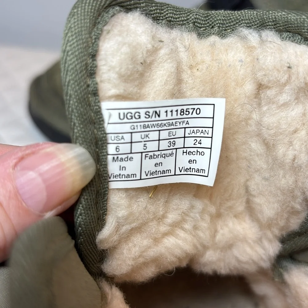 UGG ALL GENDER NEUMEL SNAPBACK MOSS GREEN SUEDE SHOE MEN US 6 / EU 39 / UK 5